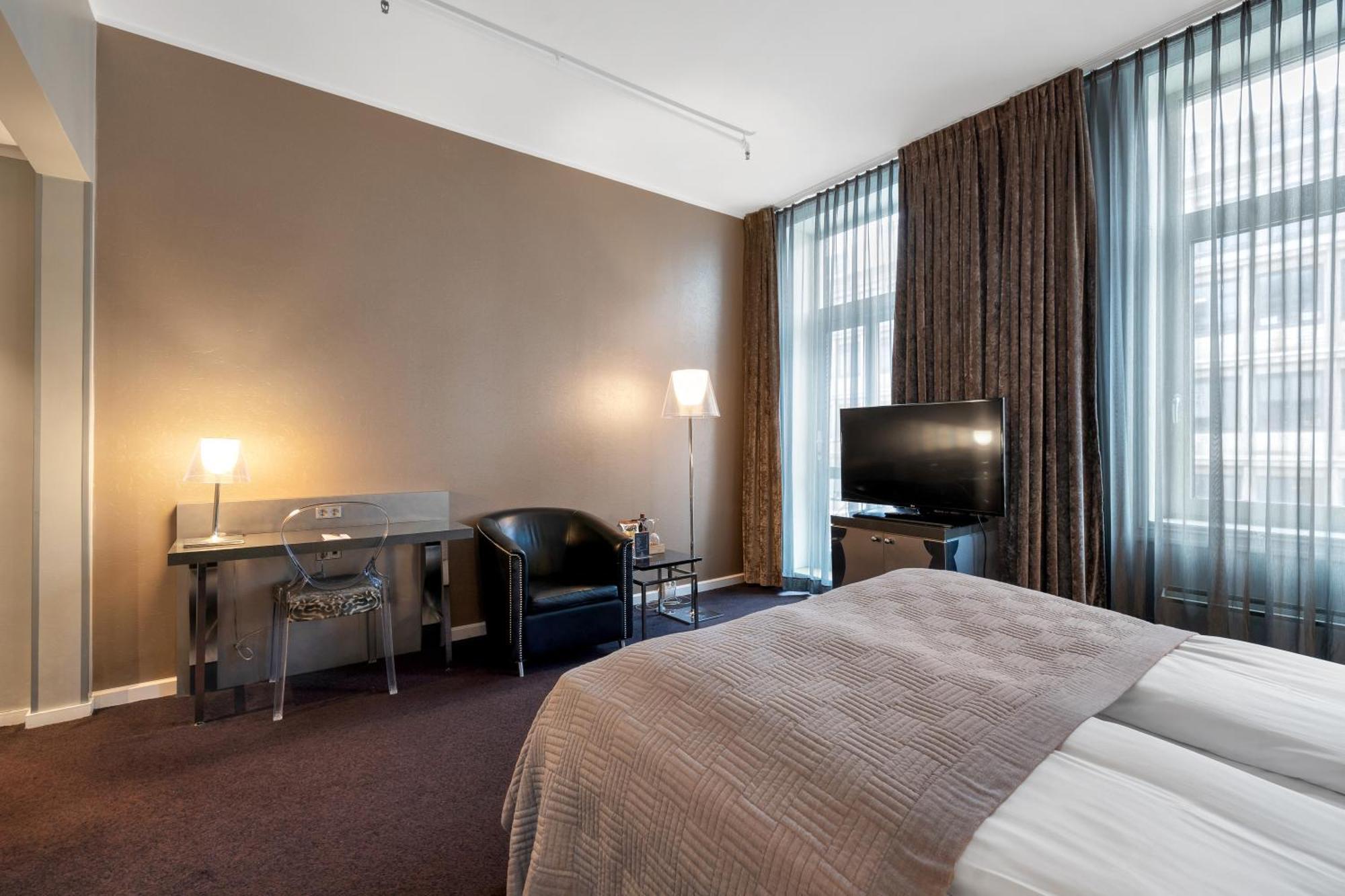 Clarion Ernst 4*